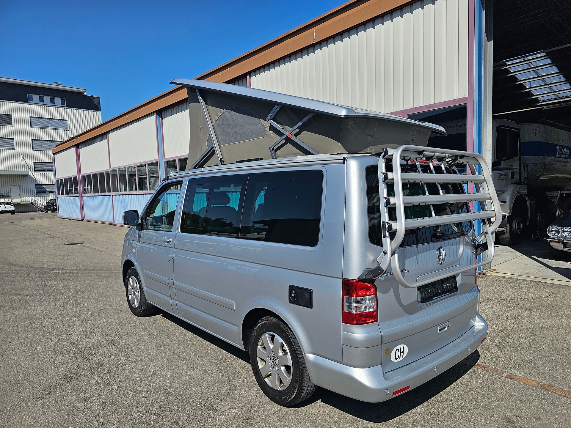 VW T5 California 2.5 TDI Automat-image-1