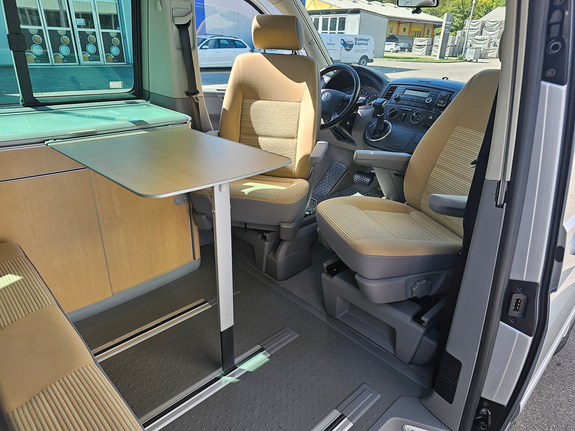 VW T5 California 2.5 TDI Automat-image-7