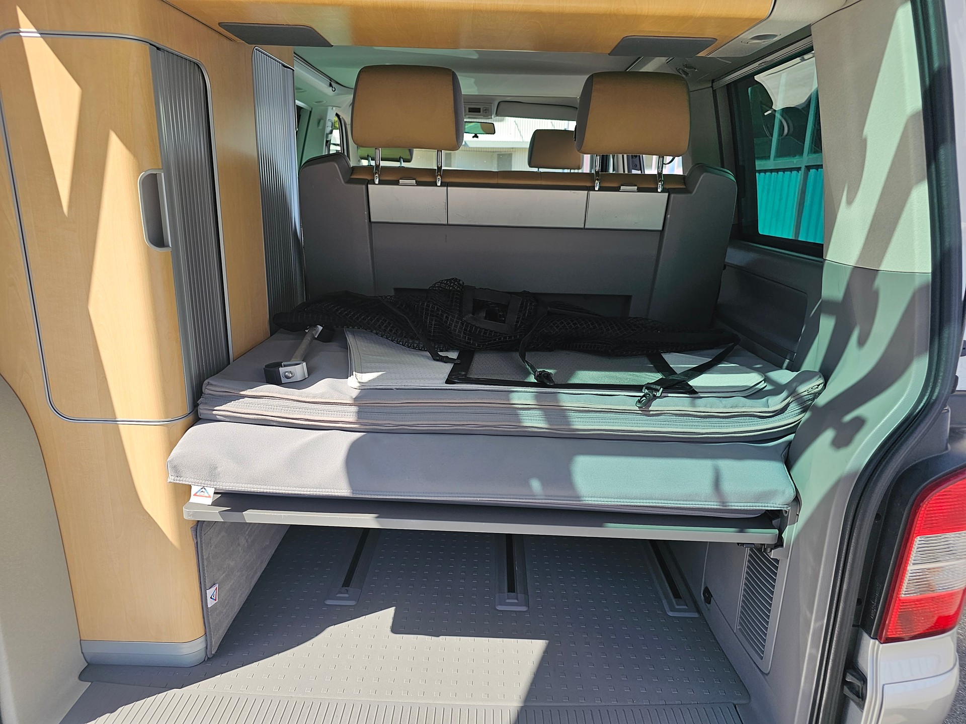 VW T5 California 2.5 TDI Automat-image-12