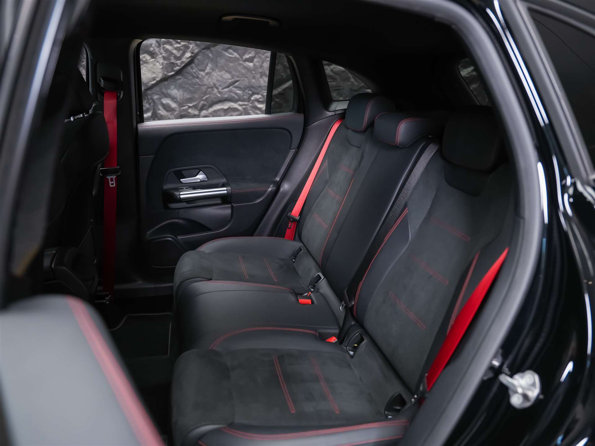 MERCEDES-BENZ GLA 35 AMG 4Matic 8G-Speedshift DCT *ALL BLACK*AHK*Ambientebeleuchtung*-image-12