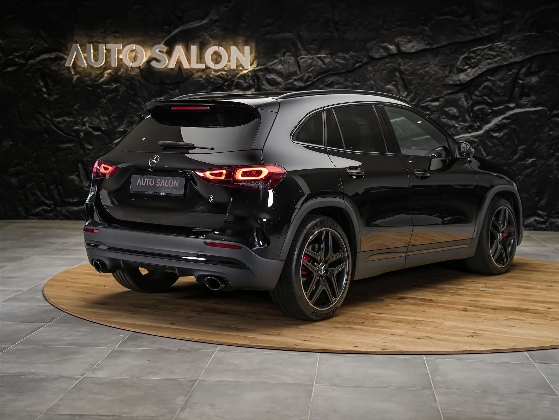 MERCEDES-BENZ GLA 35 AMG 4Matic 8G-Speedshift DCT *ALL BLACK*AHK*Ambientebeleuchtung*-image-4