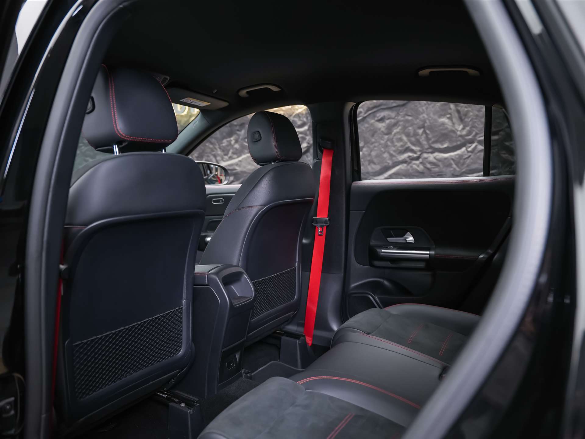 MERCEDES-BENZ GLA 35 AMG 4Matic 8G-Speedshift DCT *ALL BLACK*AHK*Ambientebeleuchtung*-image-10