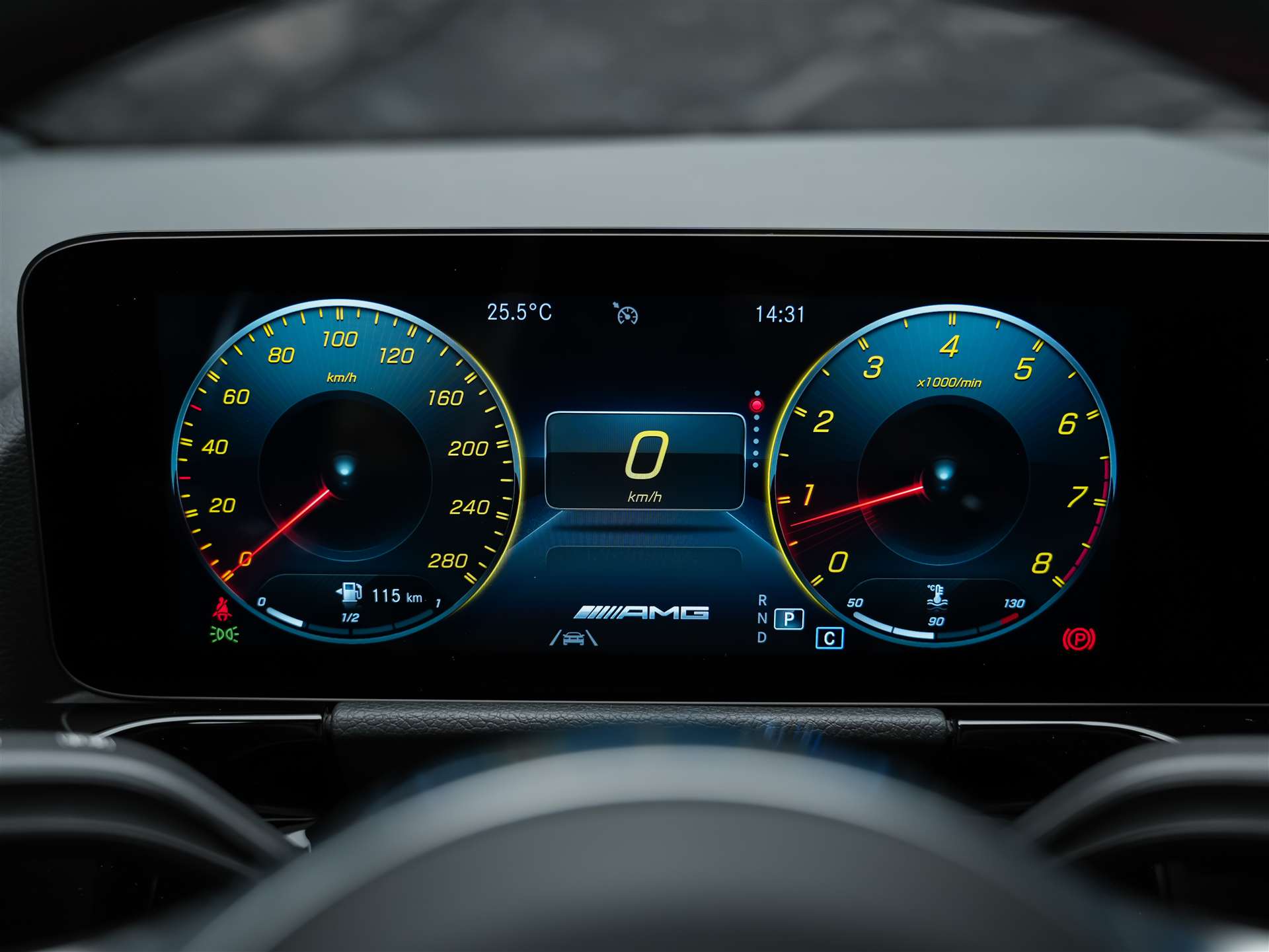 MERCEDES-BENZ GLA 35 AMG 4Matic 8G-Speedshift DCT *ALL BLACK*AHK*Ambientebeleuchtung*-image-28