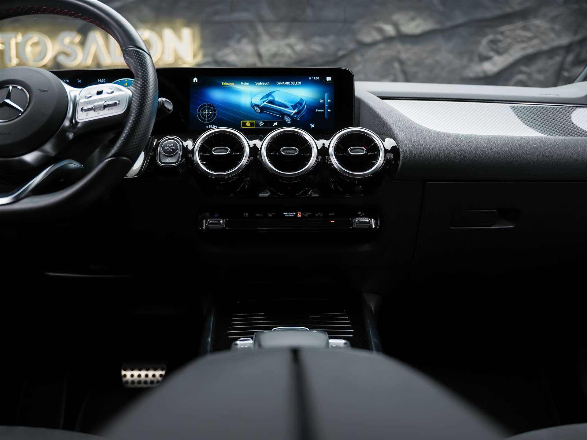 MERCEDES-BENZ GLA 35 AMG 4Matic 8G-Speedshift DCT *ALL BLACK*AHK*Ambientebeleuchtung*-image-18