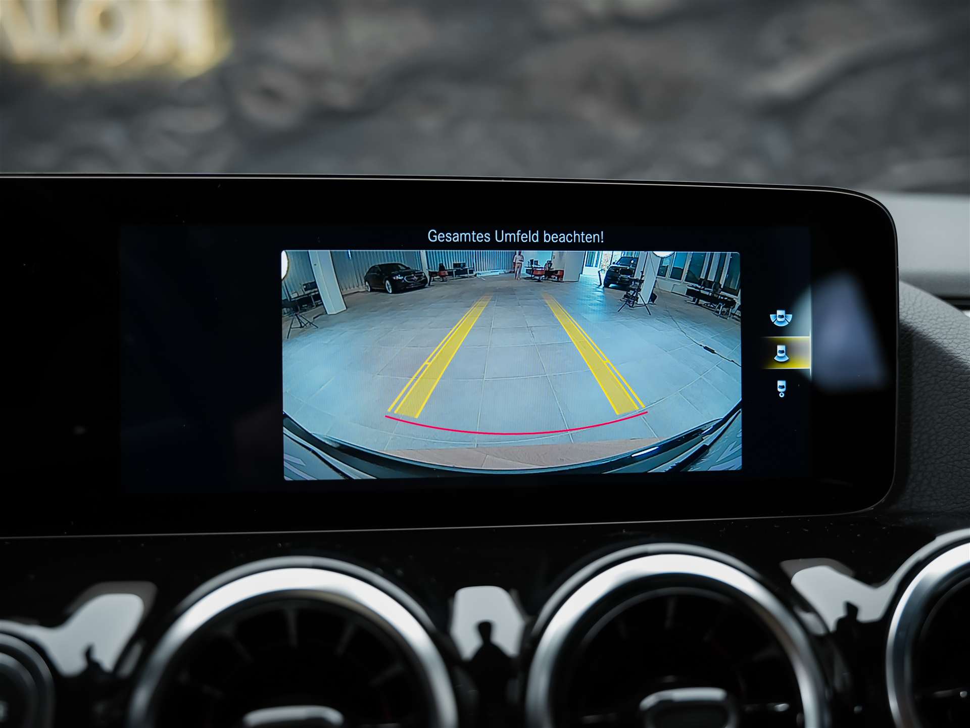 MERCEDES-BENZ GLA 35 AMG 4Matic 8G-Speedshift DCT *ALL BLACK*AHK*Ambientebeleuchtung*-image-38