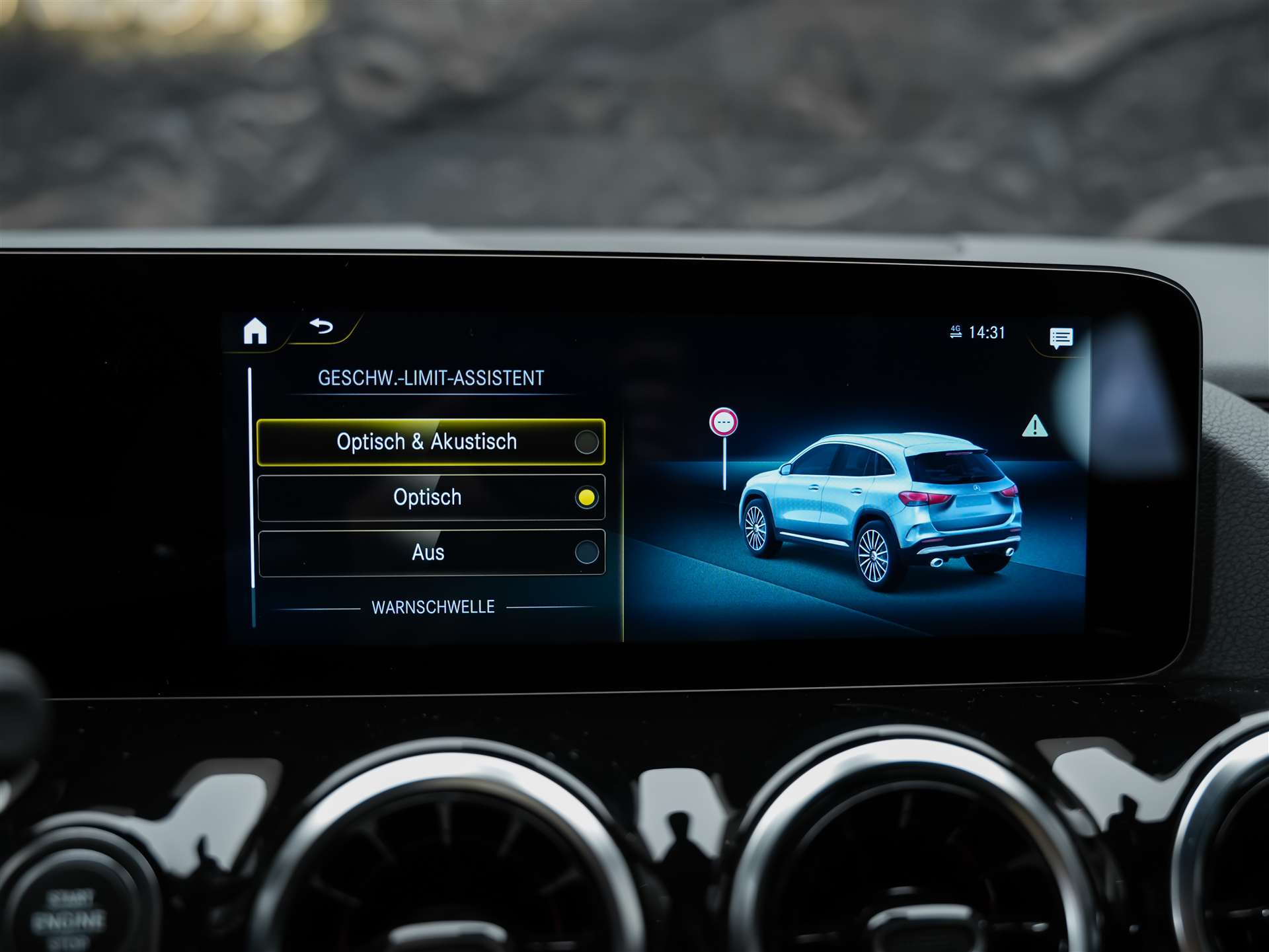 MERCEDES-BENZ GLA 35 AMG 4Matic 8G-Speedshift DCT *ALL BLACK*AHK*Ambientebeleuchtung*-image-32