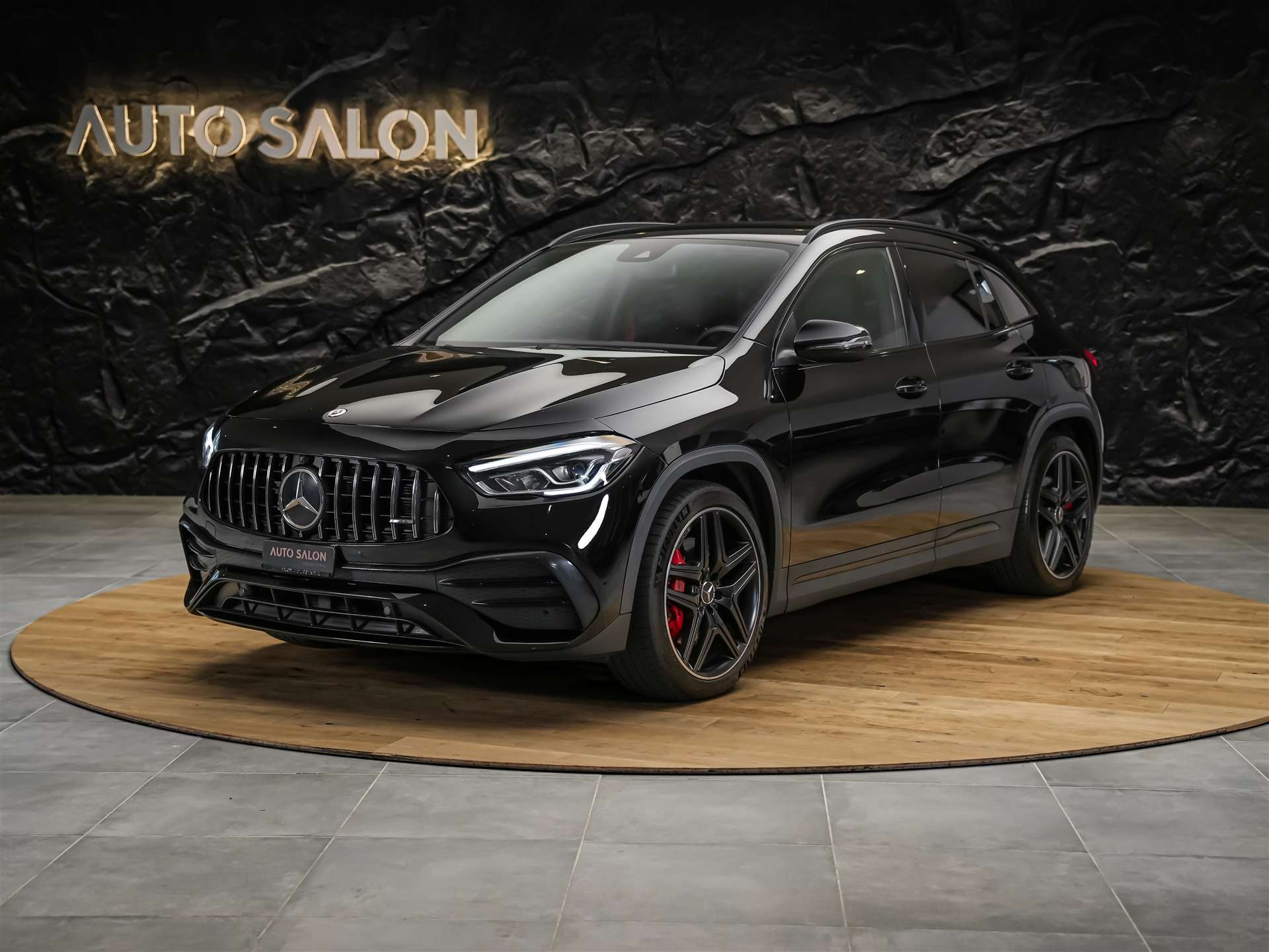MERCEDES-BENZ GLA 35 AMG 4Matic 8G-Speedshift DCT *ALL BLACK*AHK*Ambientebeleuchtung*-image-0