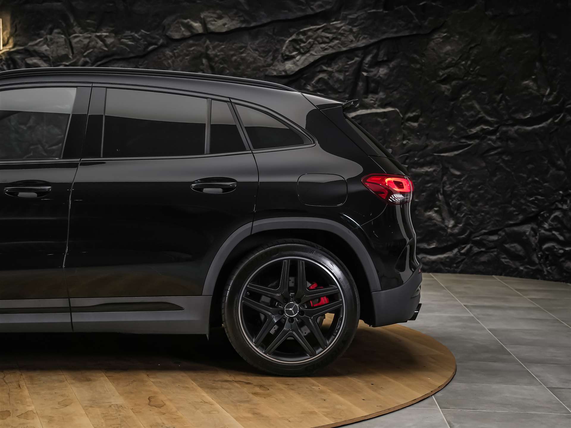 MERCEDES-BENZ GLA 35 AMG 4Matic 8G-Speedshift DCT *ALL BLACK*AHK*Ambientebeleuchtung*-image-16