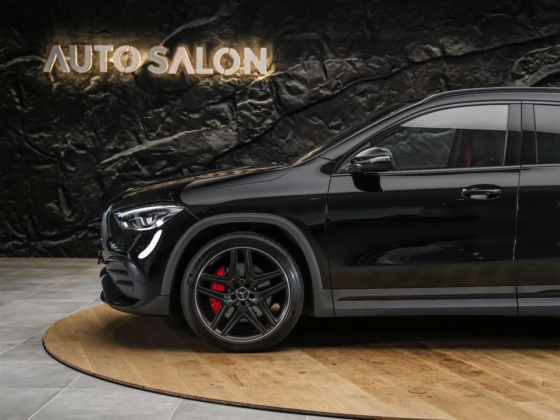 MERCEDES-BENZ GLA 35 AMG 4Matic 8G-Speedshift DCT *ALL BLACK*AHK*Ambientebeleuchtung*-image-14