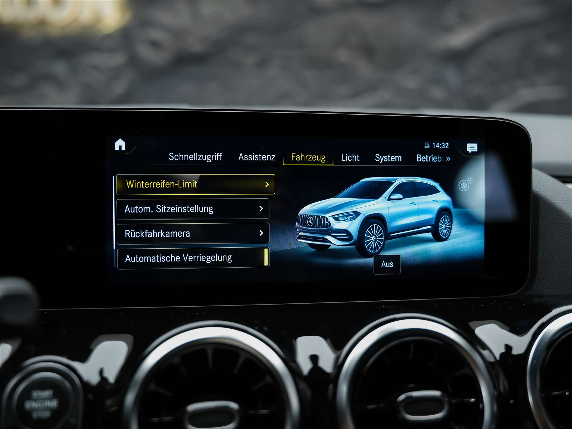 MERCEDES-BENZ GLA 35 AMG 4Matic 8G-Speedshift DCT *ALL BLACK*AHK*Ambientebeleuchtung*-image-36