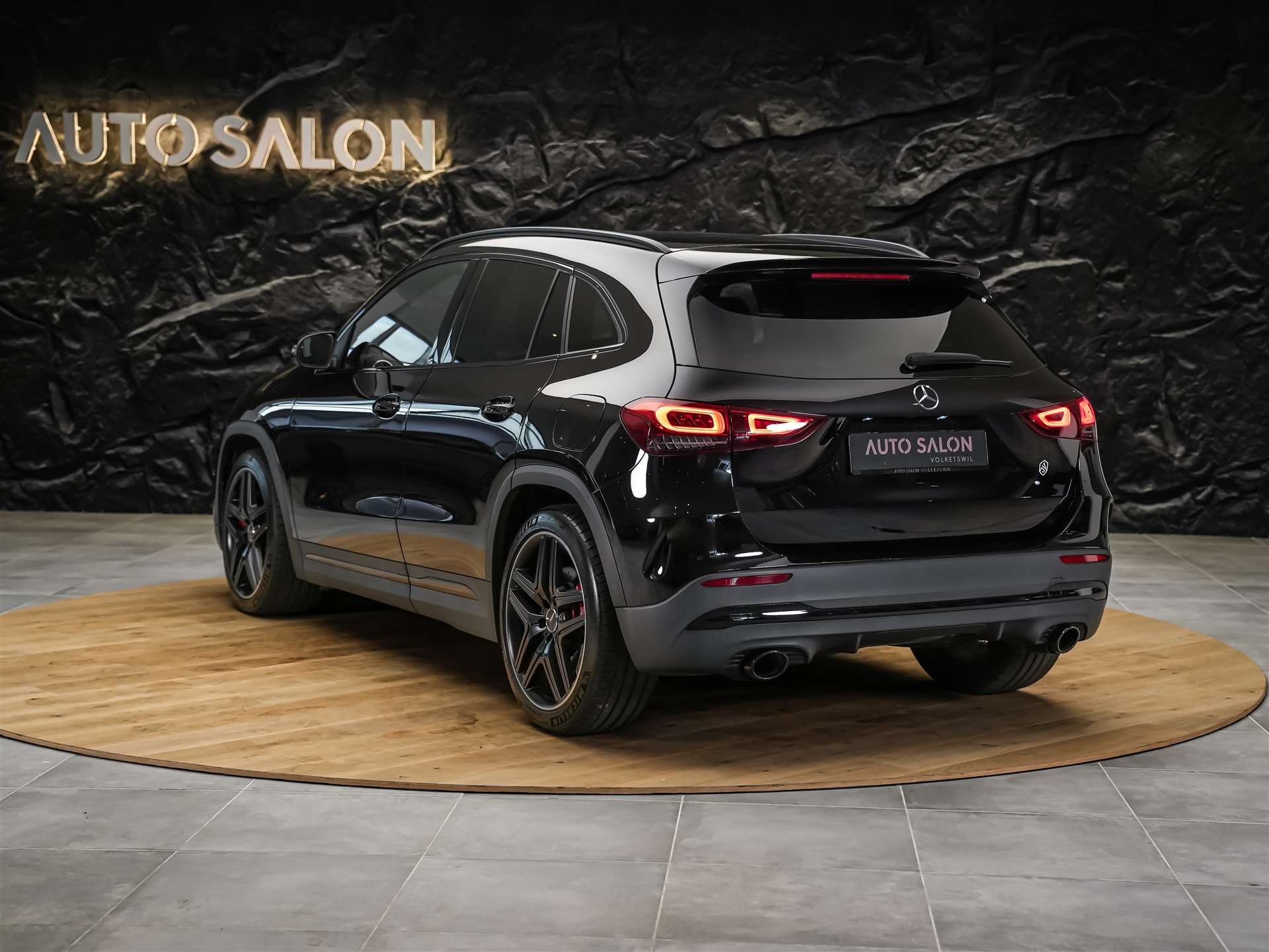 MERCEDES-BENZ GLA 35 AMG 4Matic 8G-Speedshift DCT *ALL BLACK*AHK*Ambientebeleuchtung*-image-2