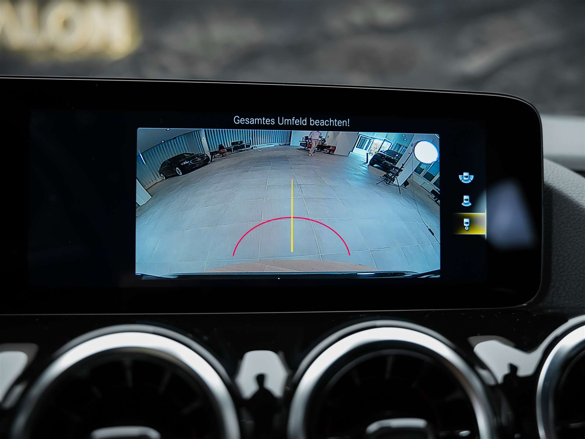 MERCEDES-BENZ GLA 35 AMG 4Matic 8G-Speedshift DCT *ALL BLACK*AHK*Ambientebeleuchtung*-image-39