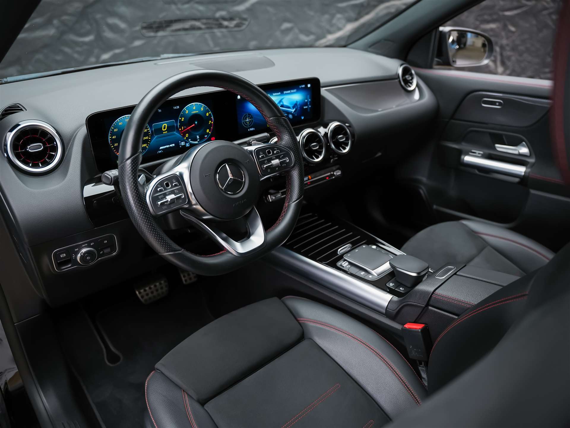 MERCEDES-BENZ GLA 35 AMG 4Matic 8G-Speedshift DCT *ALL BLACK*AHK*Ambientebeleuchtung*-image-7