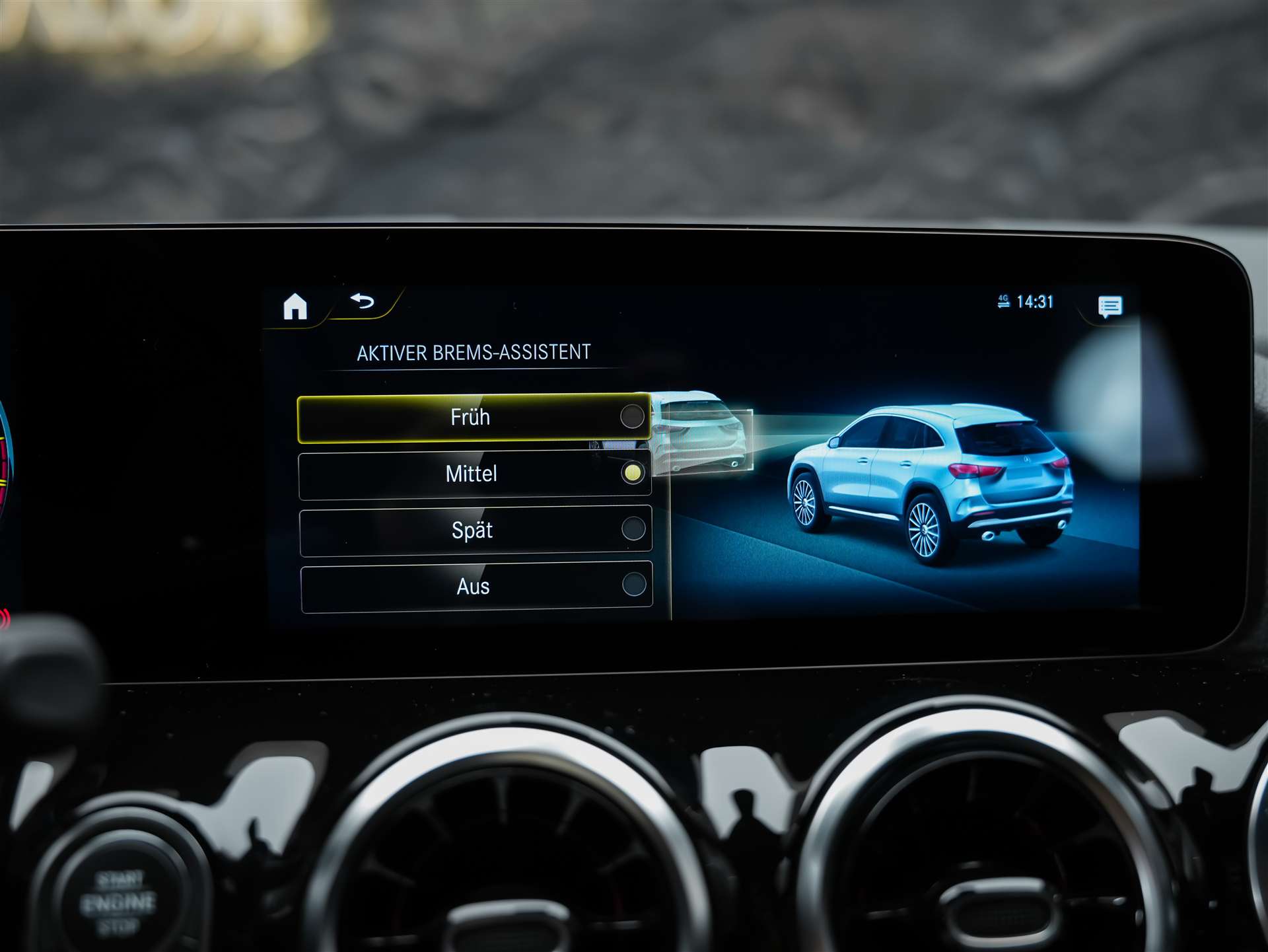 MERCEDES-BENZ GLA 35 AMG 4Matic 8G-Speedshift DCT *ALL BLACK*AHK*Ambientebeleuchtung*-image-34