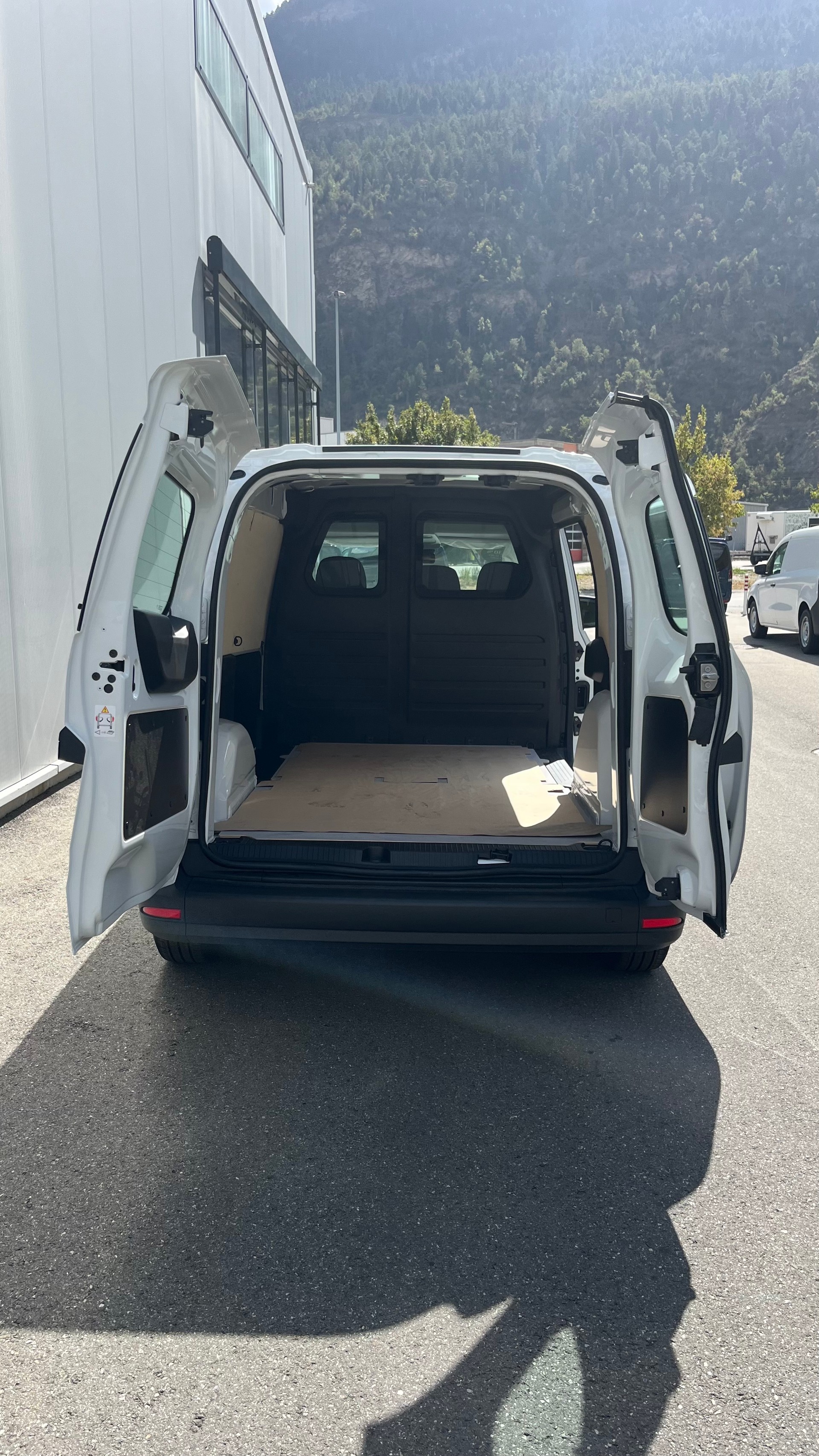 MERCEDES-BENZ eCitan 45kWh Worker Lang-image-3