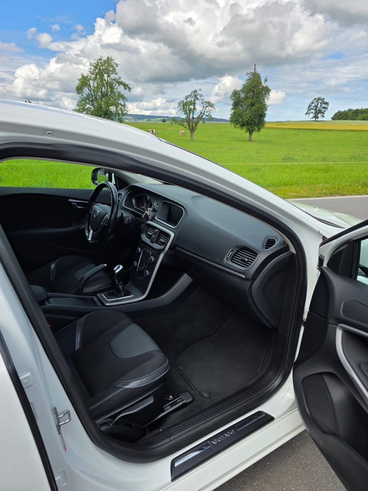 VOLVO V40 D3 Momentum-image-7