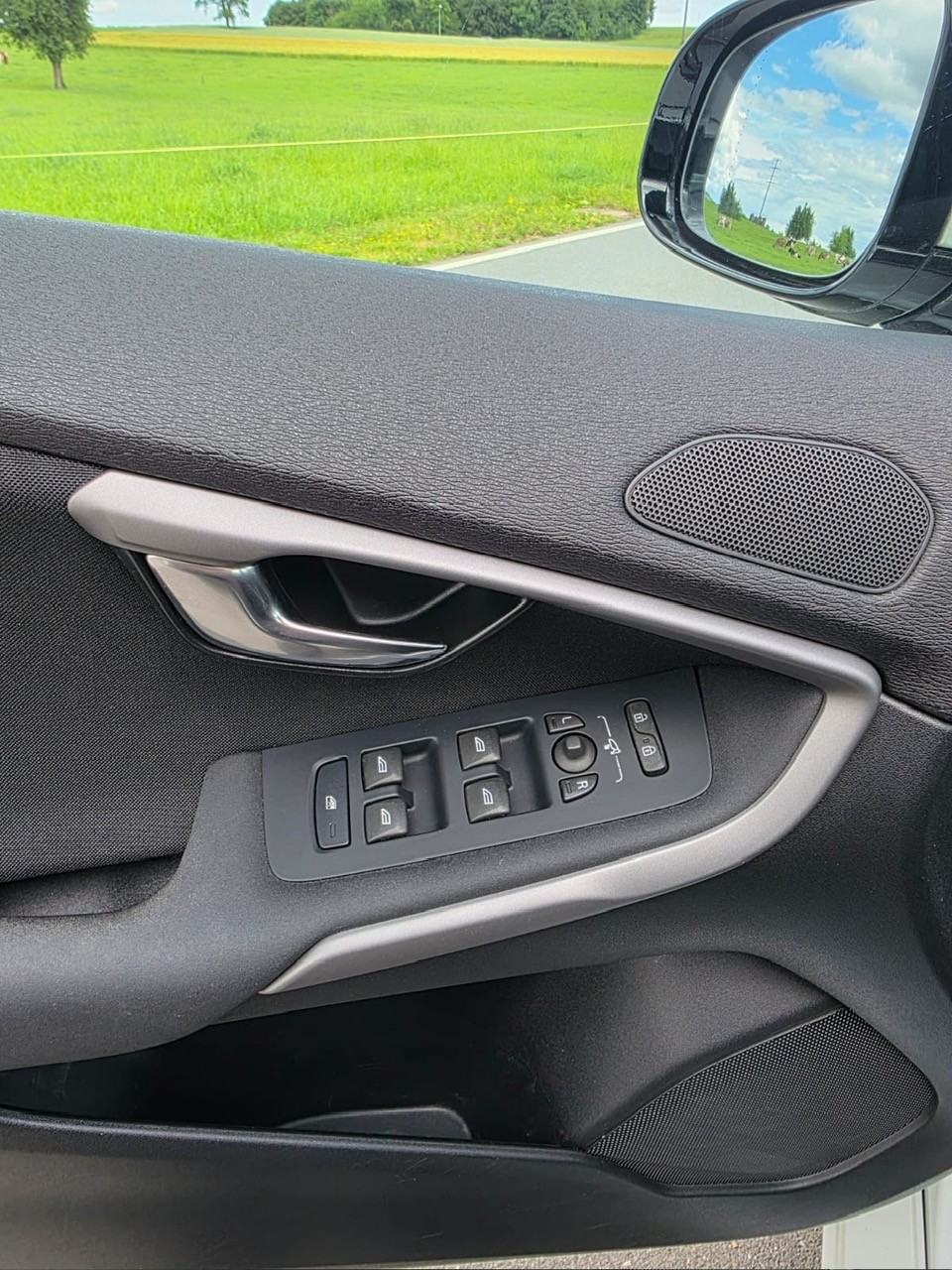 VOLVO V40 D3 Momentum-image-16