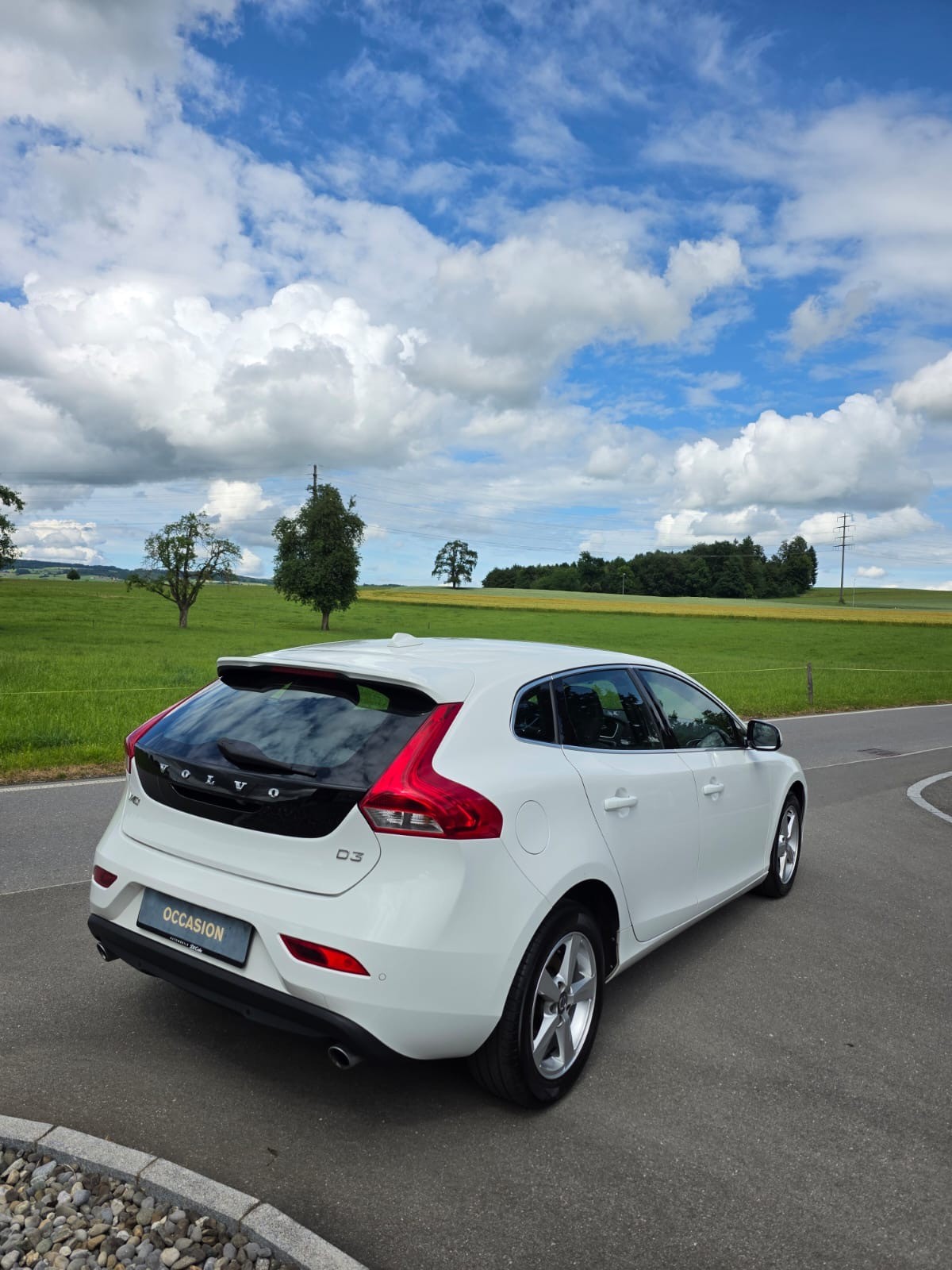 VOLVO V40 D3 Momentum-image-2