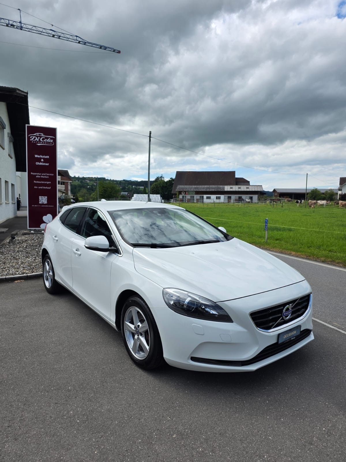 VOLVO V40 D3 Momentum-image-1