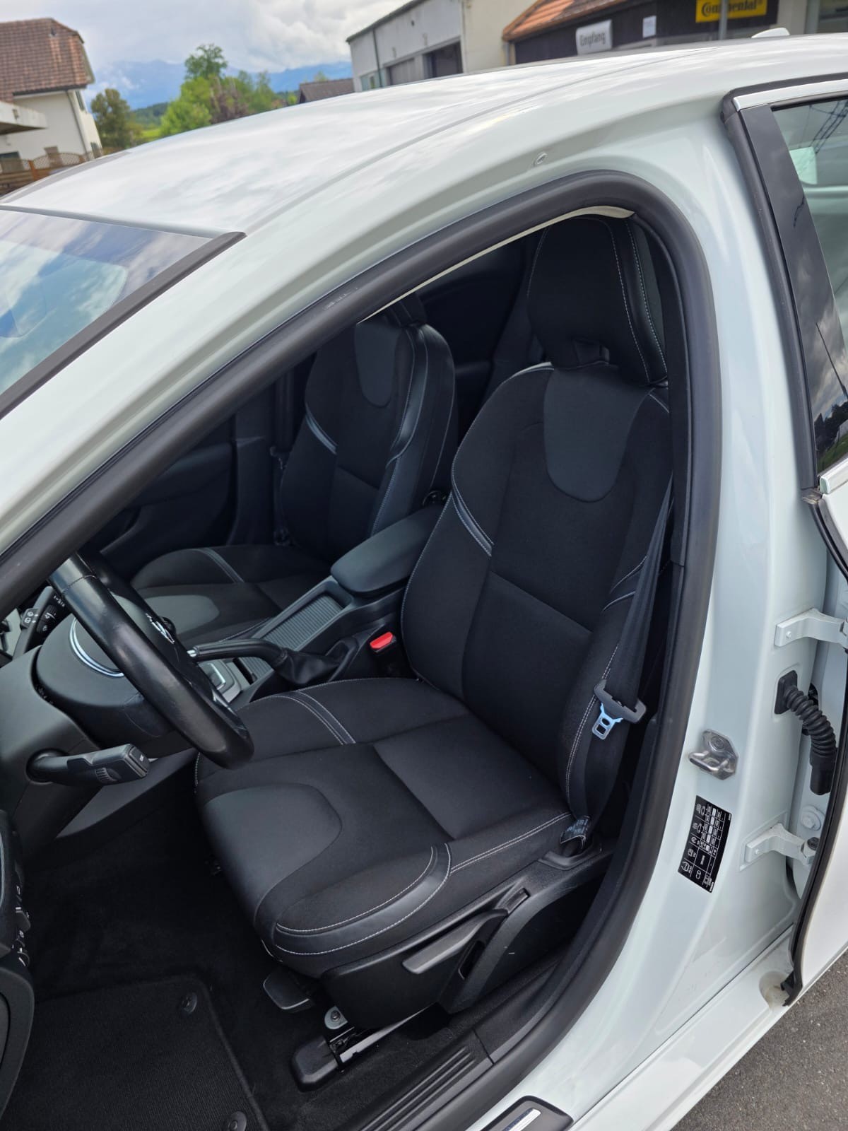 VOLVO V40 D3 Momentum-image-6