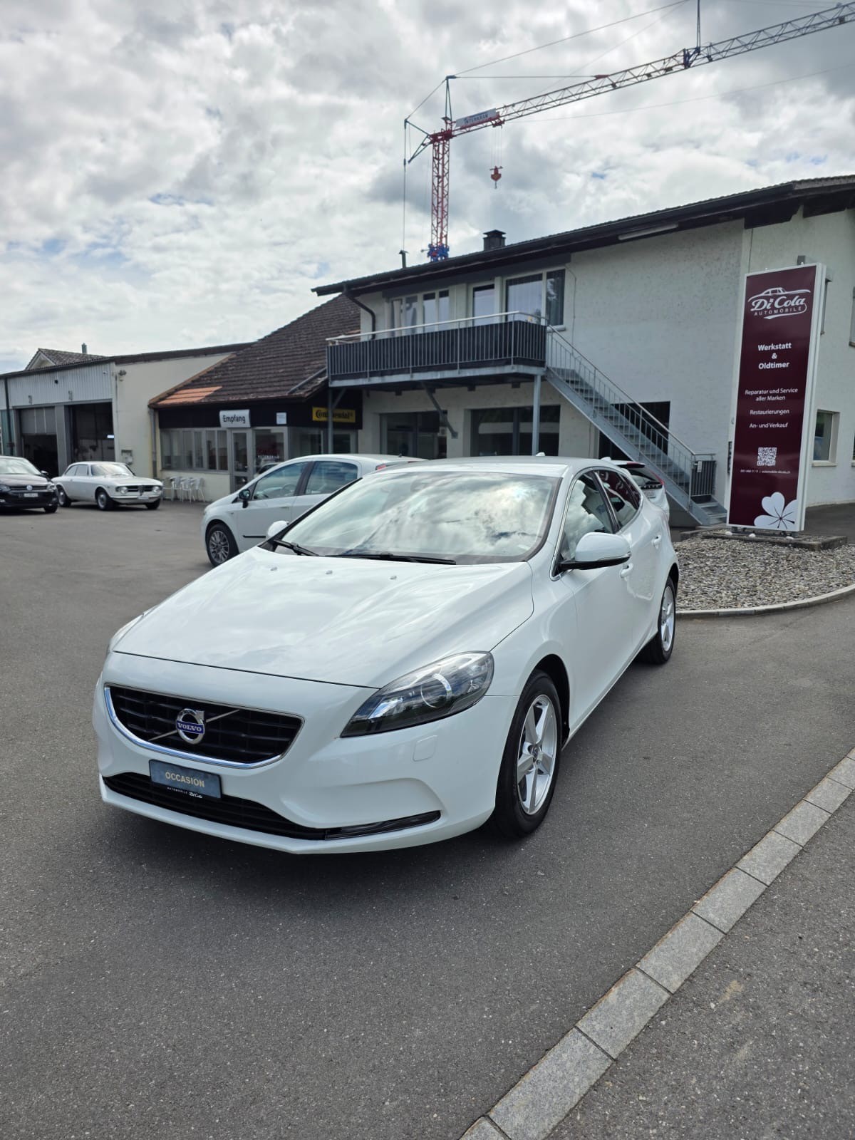 VOLVO V40 D3 Momentum-image-0