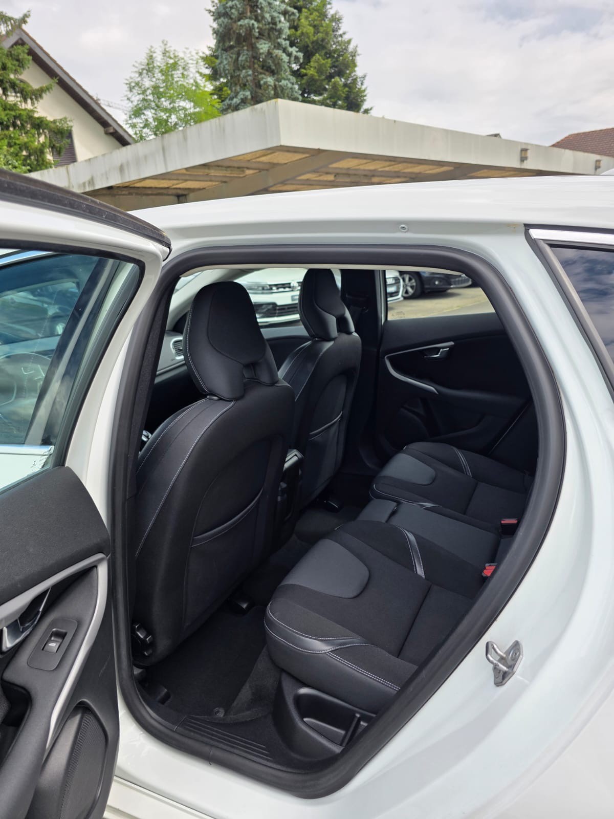 VOLVO V40 D3 Momentum-image-11