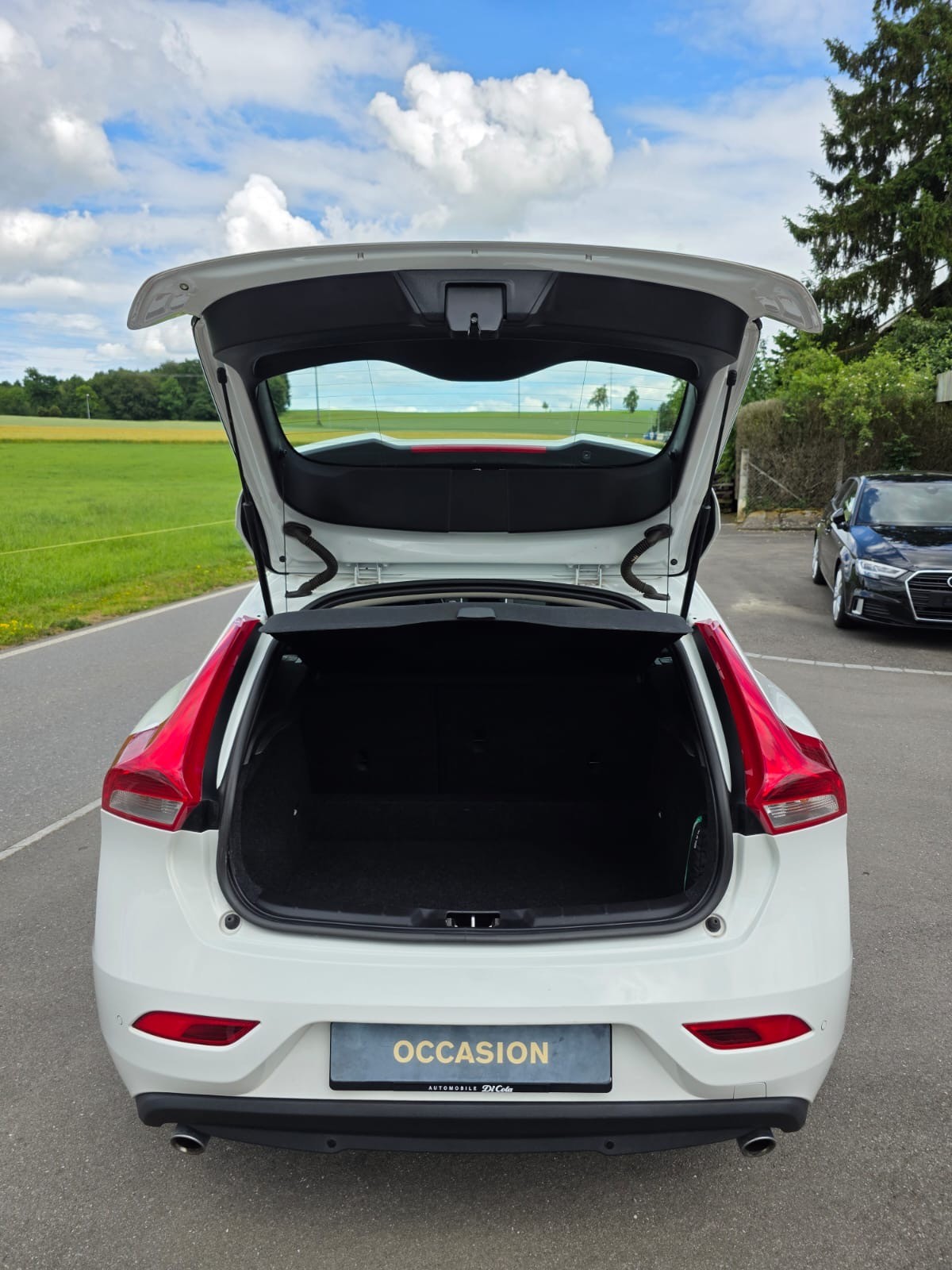 VOLVO V40 D3 Momentum-image-4