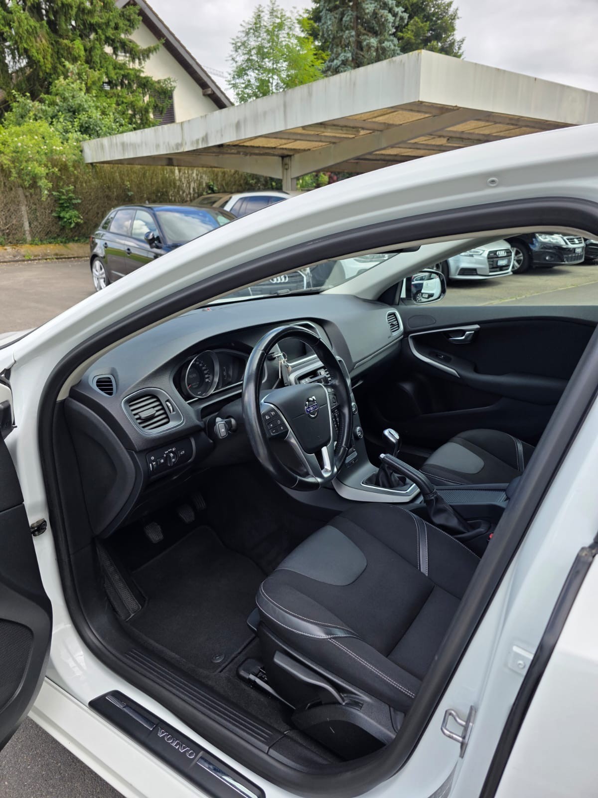 VOLVO V40 D3 Momentum-image-5