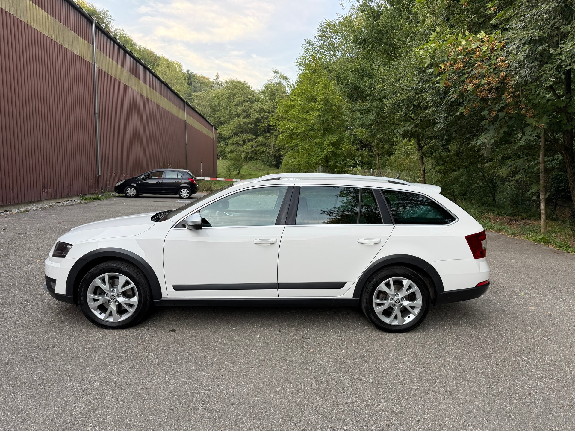 SKODA Octavia Combi 2.0 TDI Scout 4x4 DSG-image-2