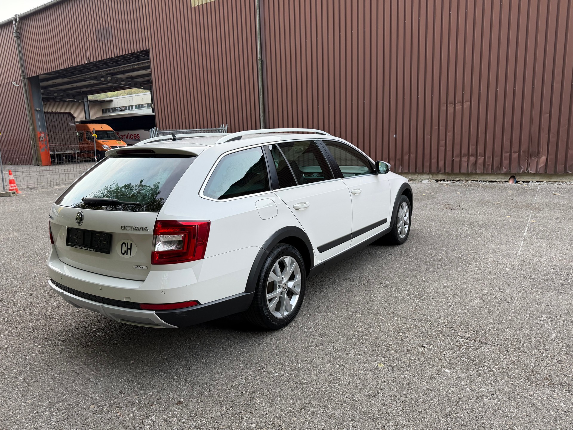 SKODA Octavia Combi 2.0 TDI Scout 4x4 DSG-image-6