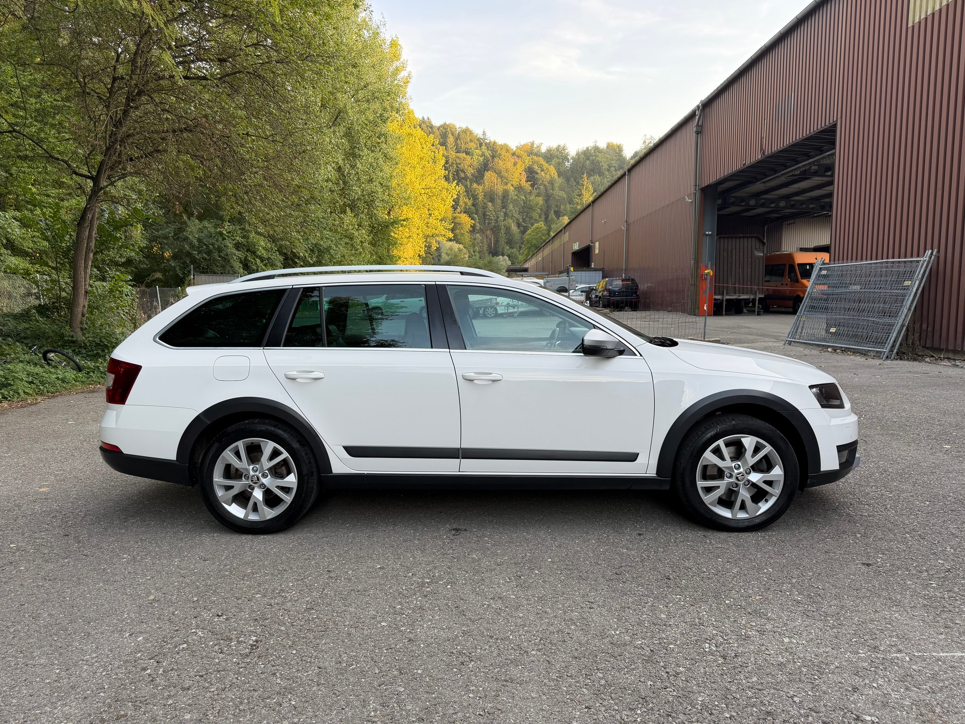 SKODA Octavia Combi 2.0 TDI Scout 4x4 DSG-image-3