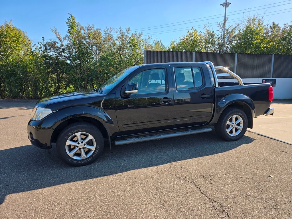 NISSAN Navara Double Cab SE 2.5 dCi 4WD Automat-image-2