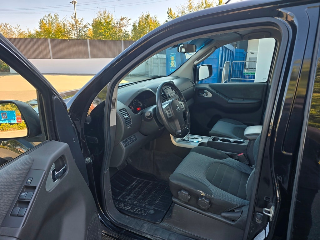 NISSAN Navara Double Cab SE 2.5 dCi 4WD Automat-image-12