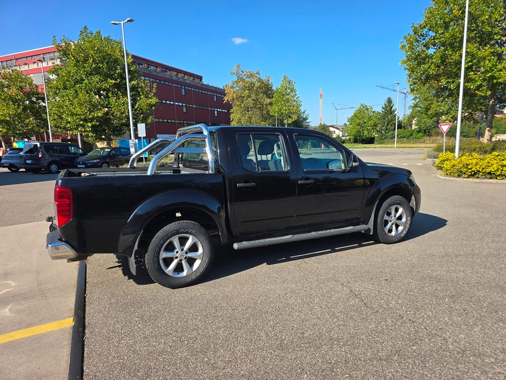 NISSAN Navara Double Cab SE 2.5 dCi 4WD Automat-image-8