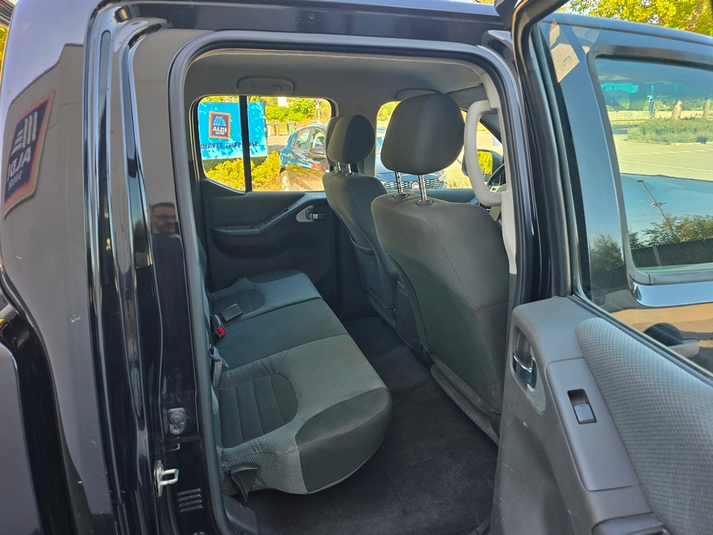 NISSAN Navara Double Cab SE 2.5 dCi 4WD Automat-image-14