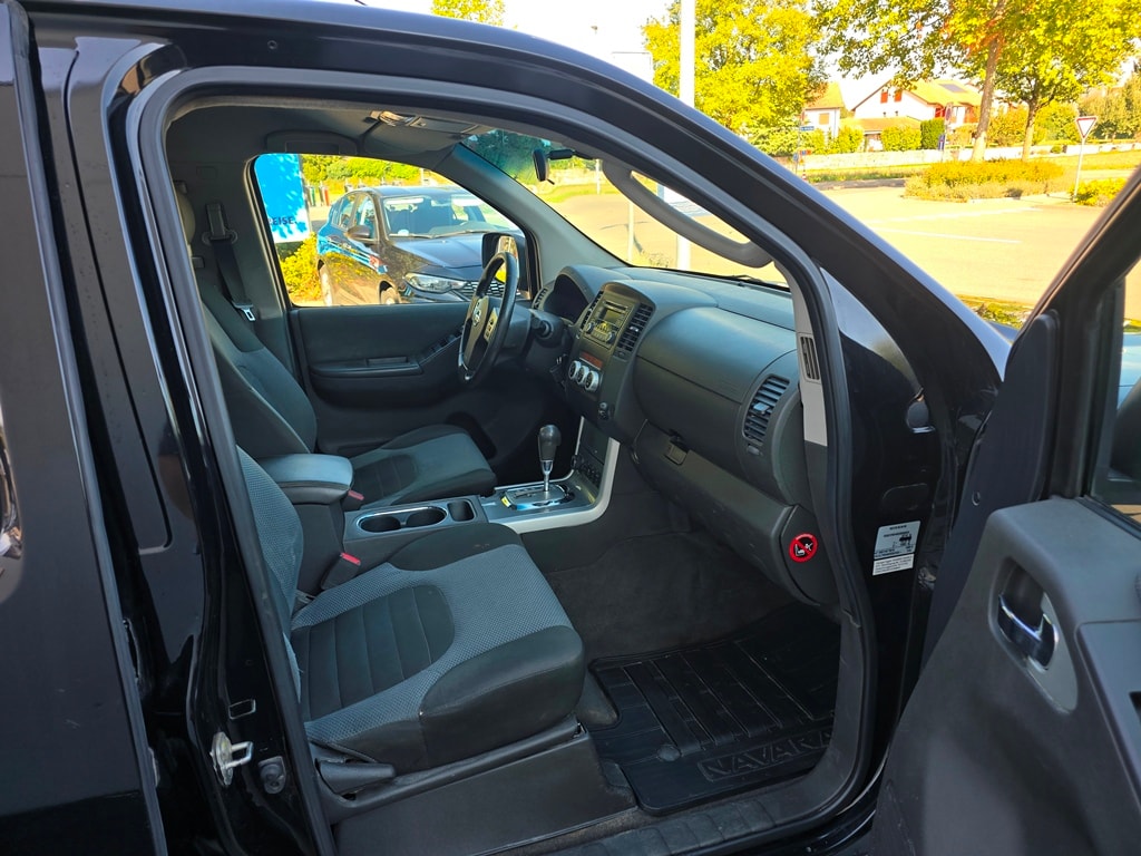 NISSAN Navara Double Cab SE 2.5 dCi 4WD Automat-image-15