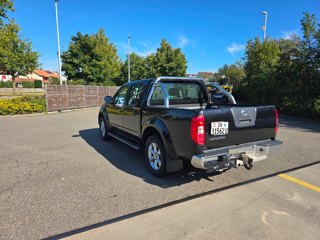 NISSAN Navara Double Cab SE 2.5 dCi 4WD Automat-image-5