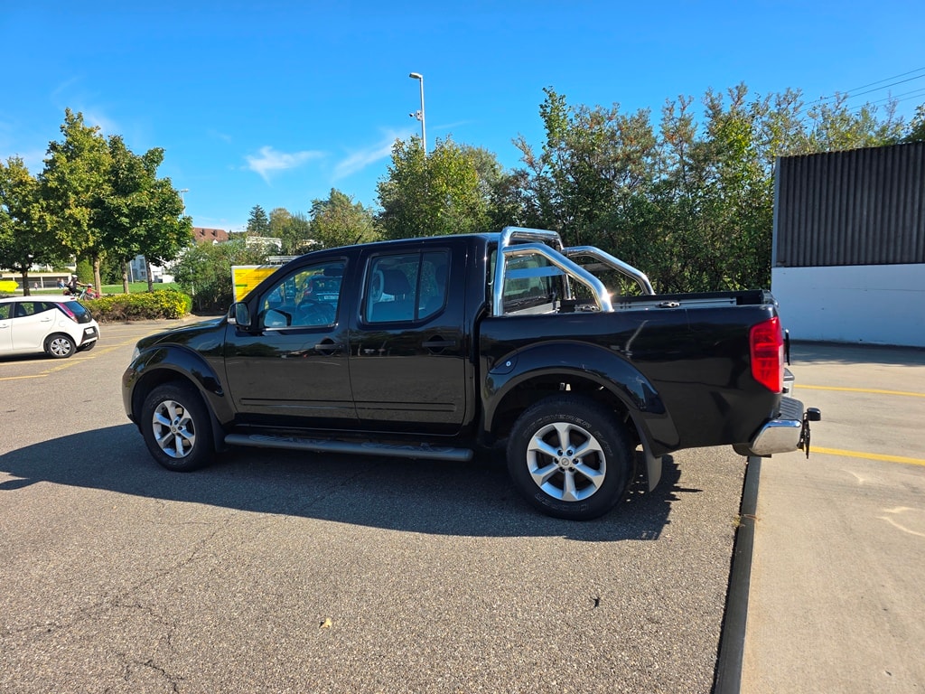 NISSAN Navara Double Cab SE 2.5 dCi 4WD Automat-image-3