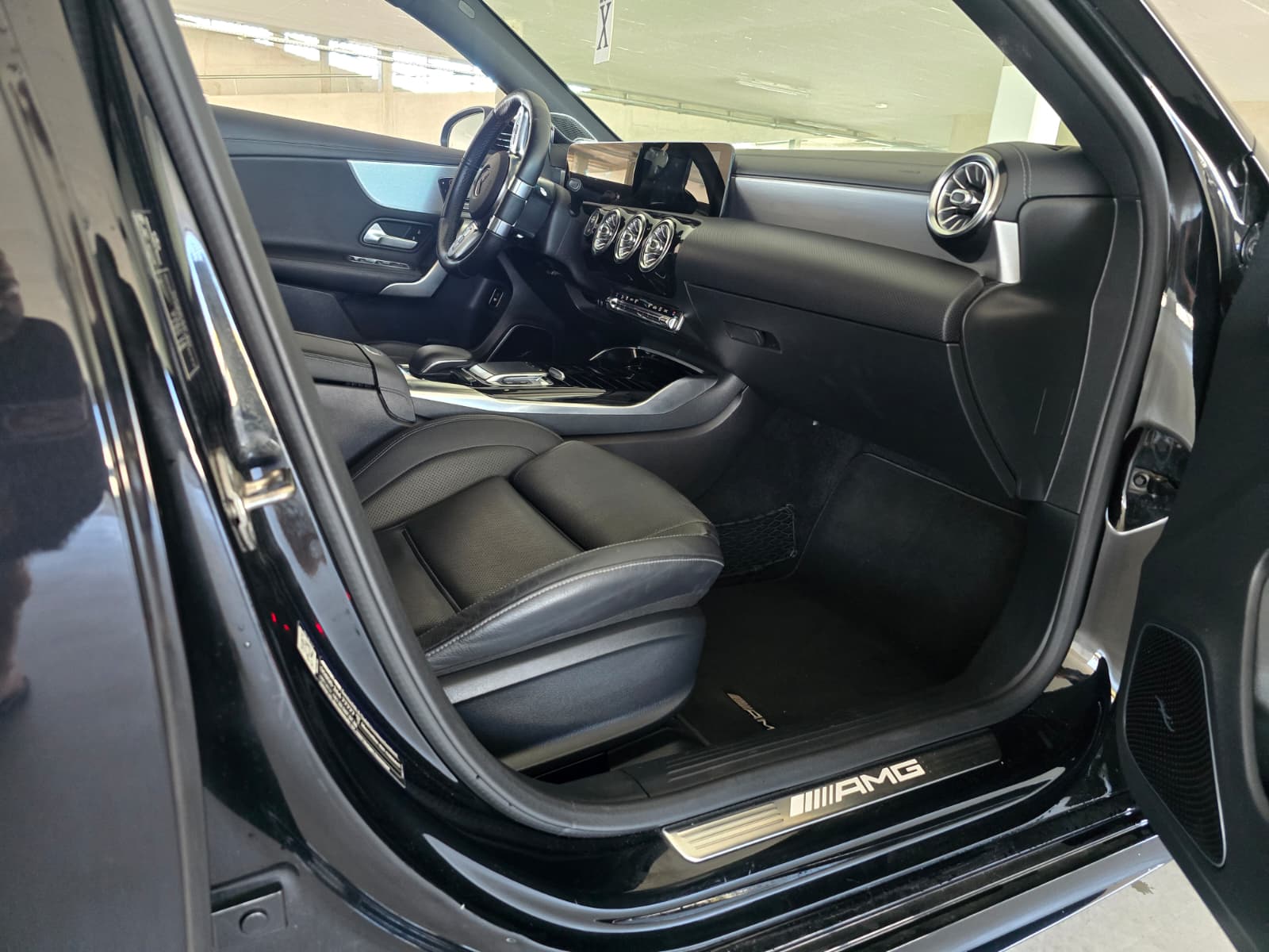 MERCEDES-BENZ A 35 AMG 4Matic Edition 1 Speedshift-image-10