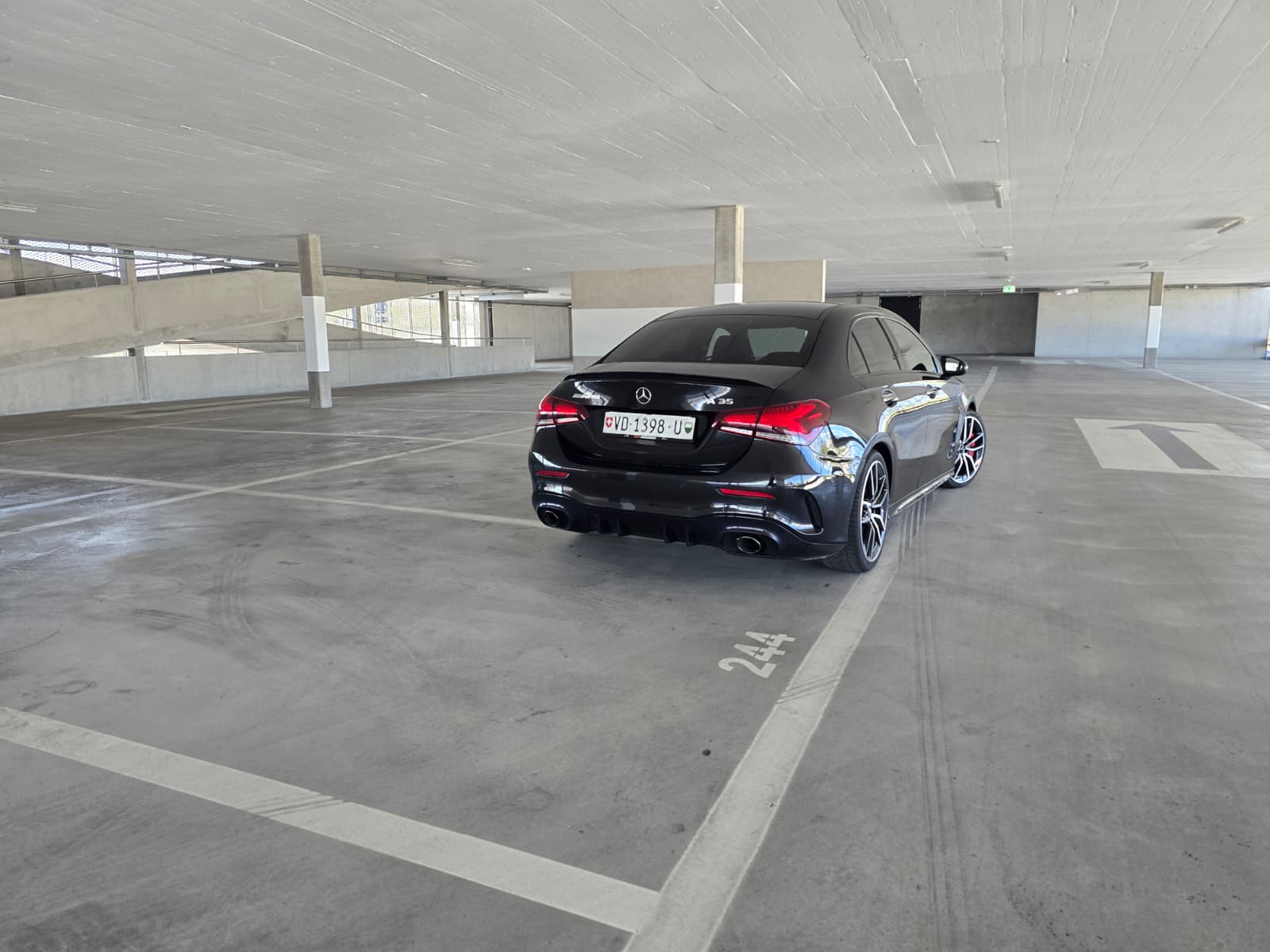 MERCEDES-BENZ A 35 AMG 4Matic Edition 1 Speedshift-image-2