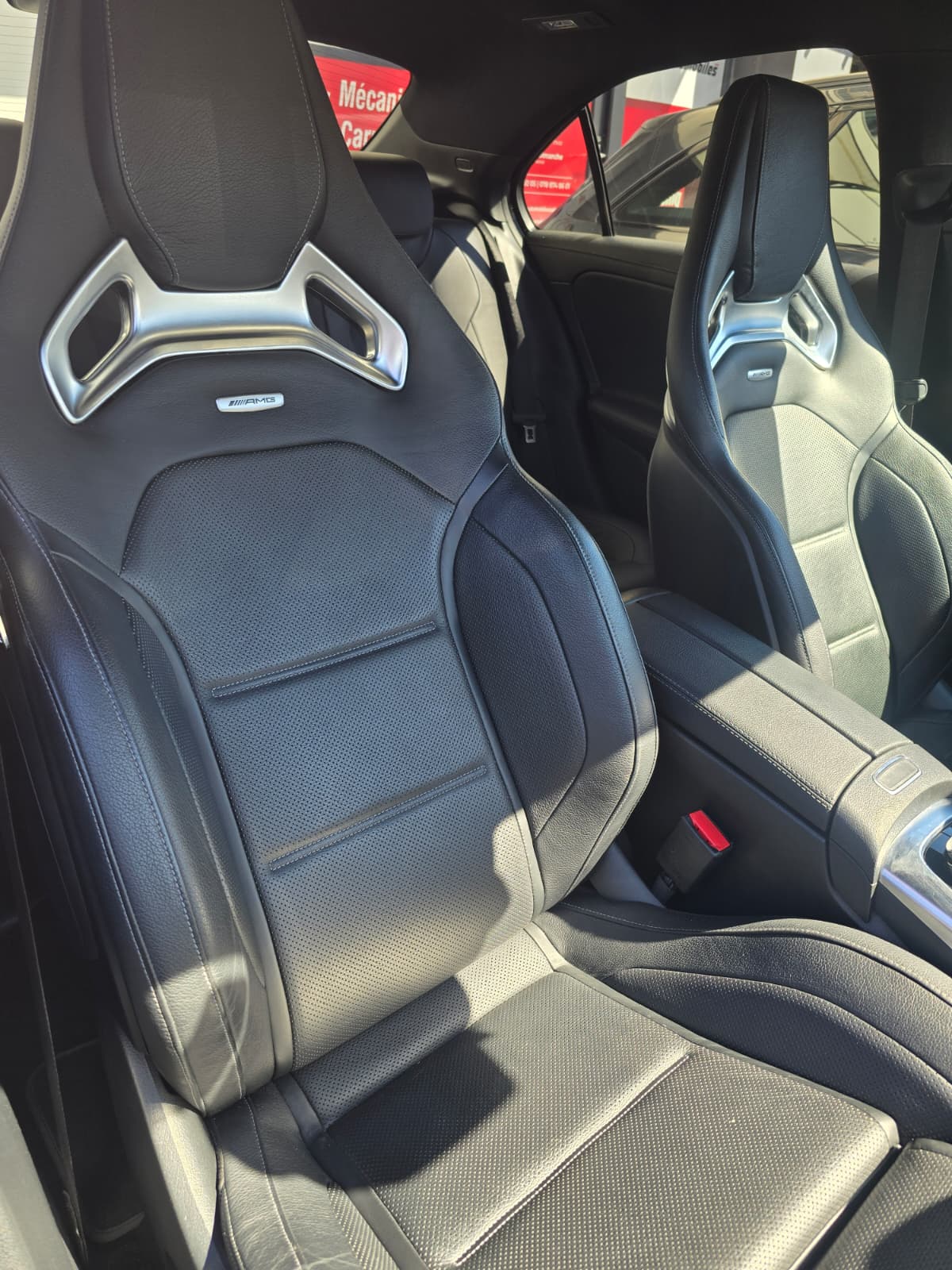 MERCEDES-BENZ A 35 AMG 4Matic Edition 1 Speedshift-image-14