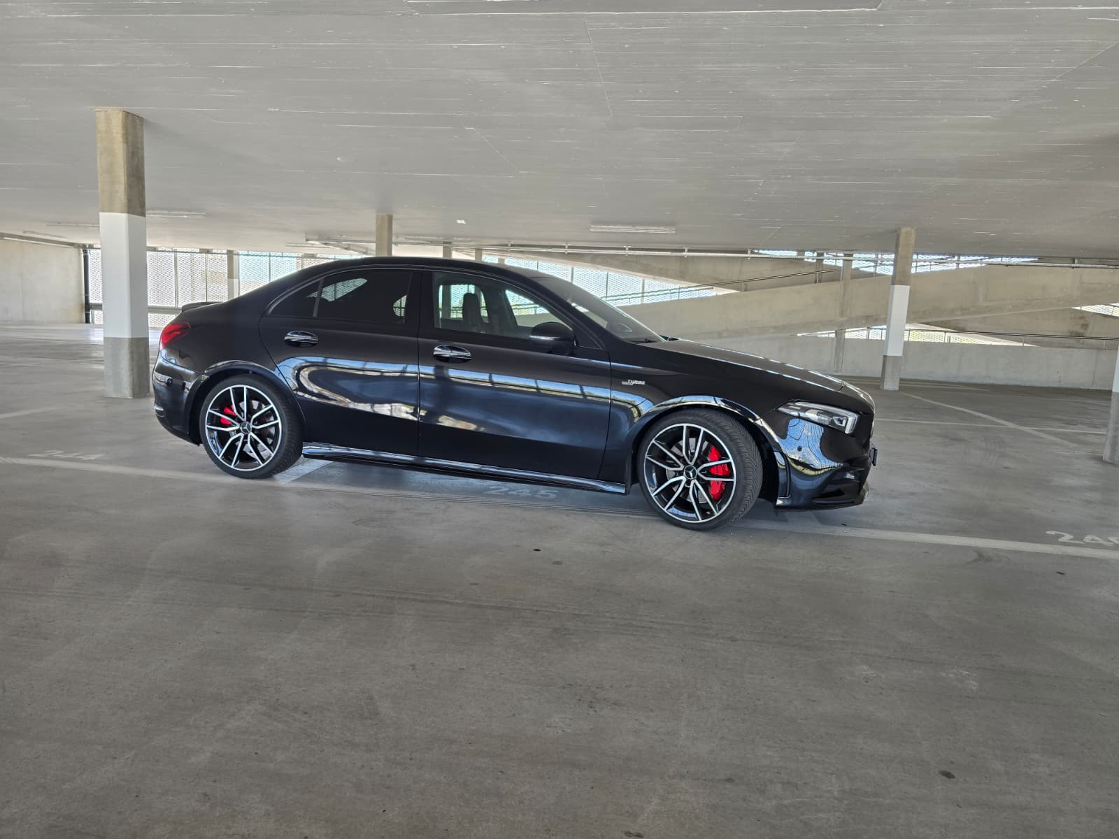 MERCEDES-BENZ A 35 AMG 4Matic Edition 1 Speedshift-image-4
