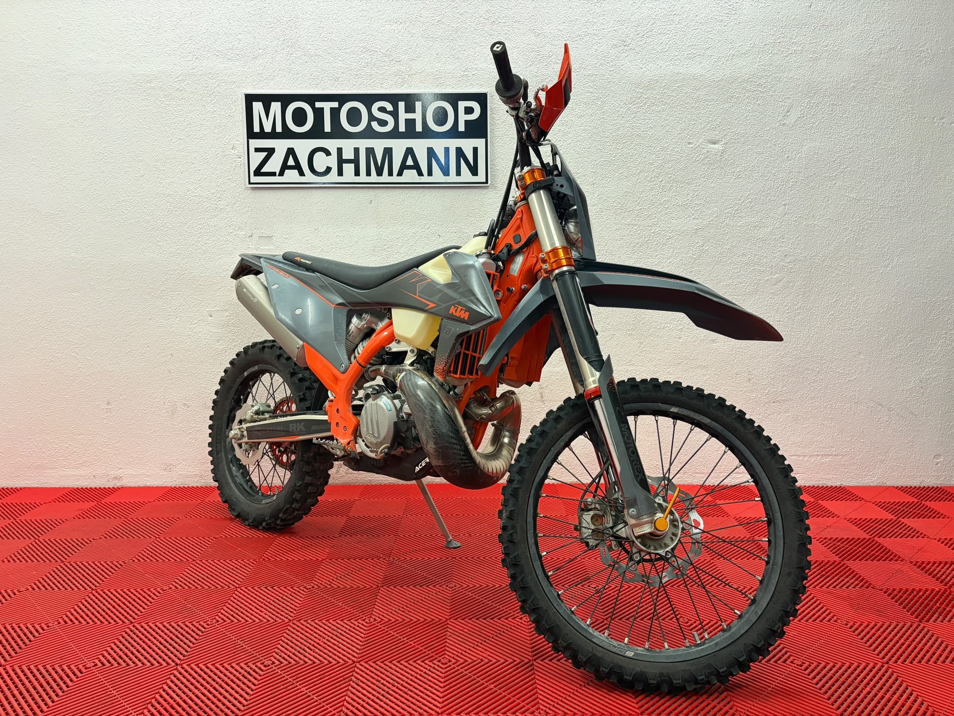 KTM 300 EXC-showroom-element-1