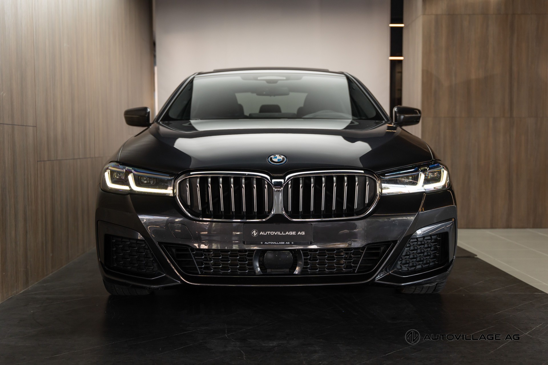 BMW 545e xDrive Pure M Sport Steptronic-image-19