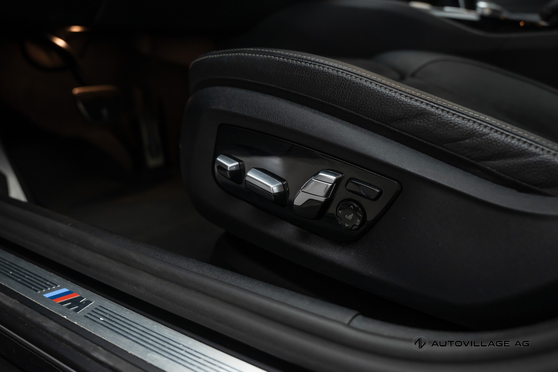 BMW 545e xDrive Pure M Sport Steptronic-image-17