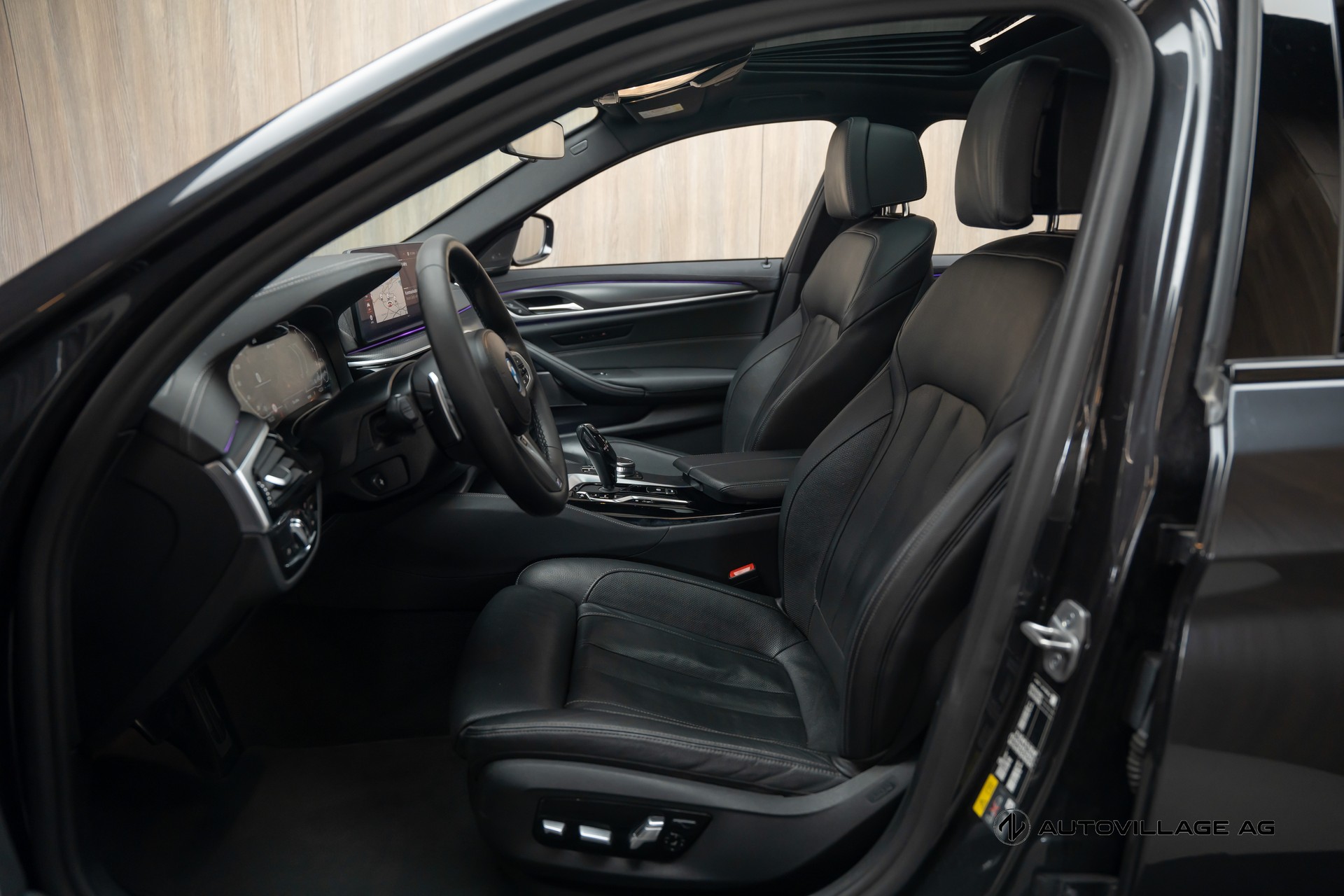 BMW 545e xDrive Pure M Sport Steptronic-image-2