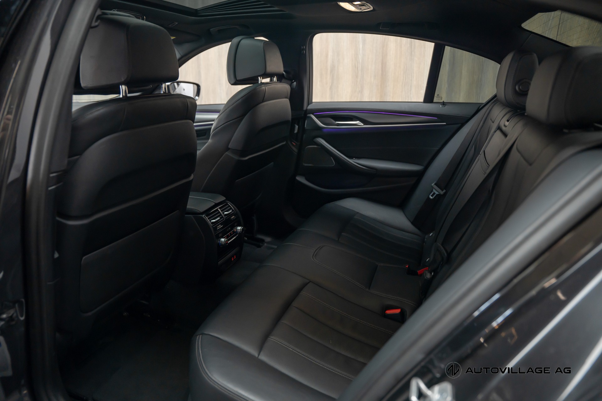 BMW 545e xDrive Pure M Sport Steptronic-image-4