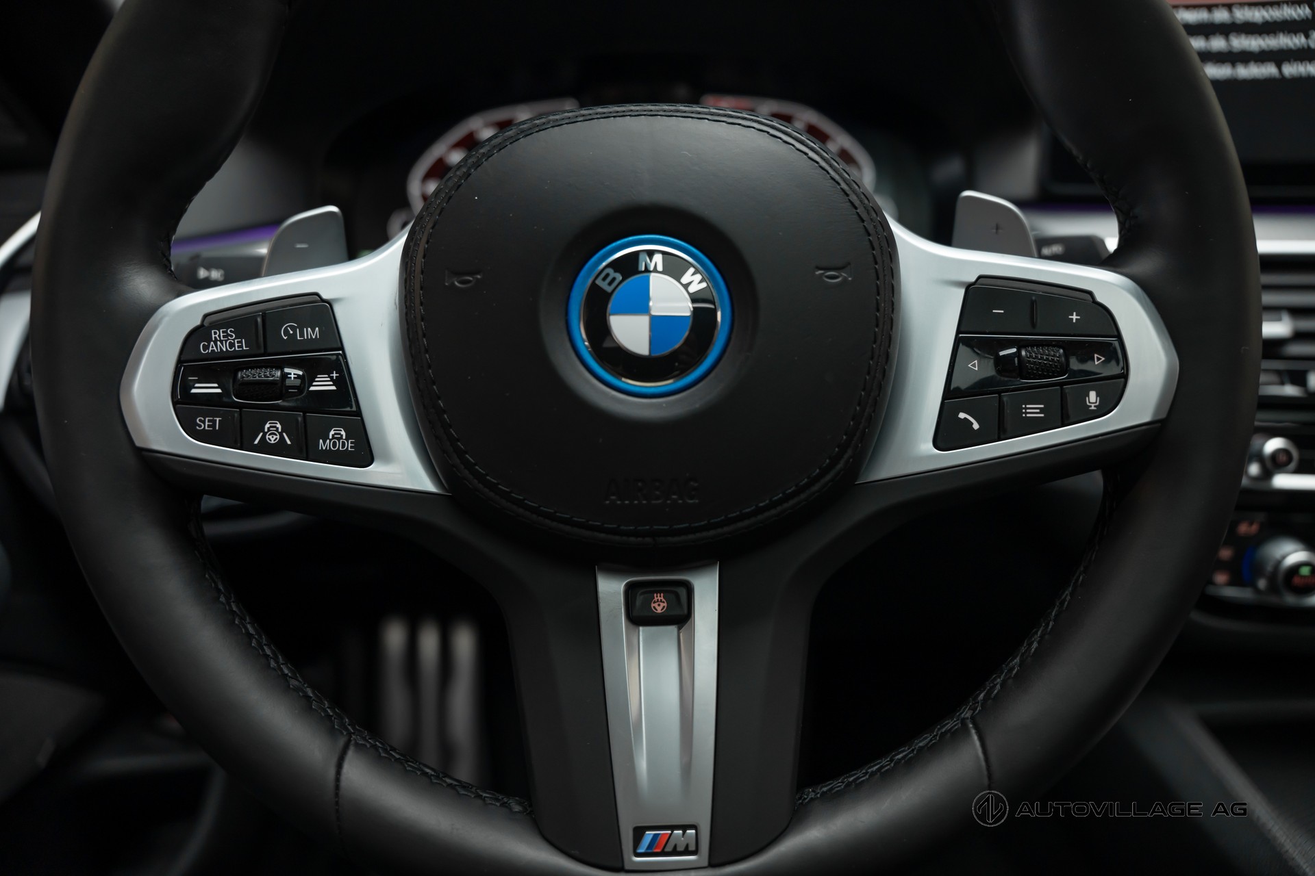 BMW 545e xDrive Pure M Sport Steptronic-image-13