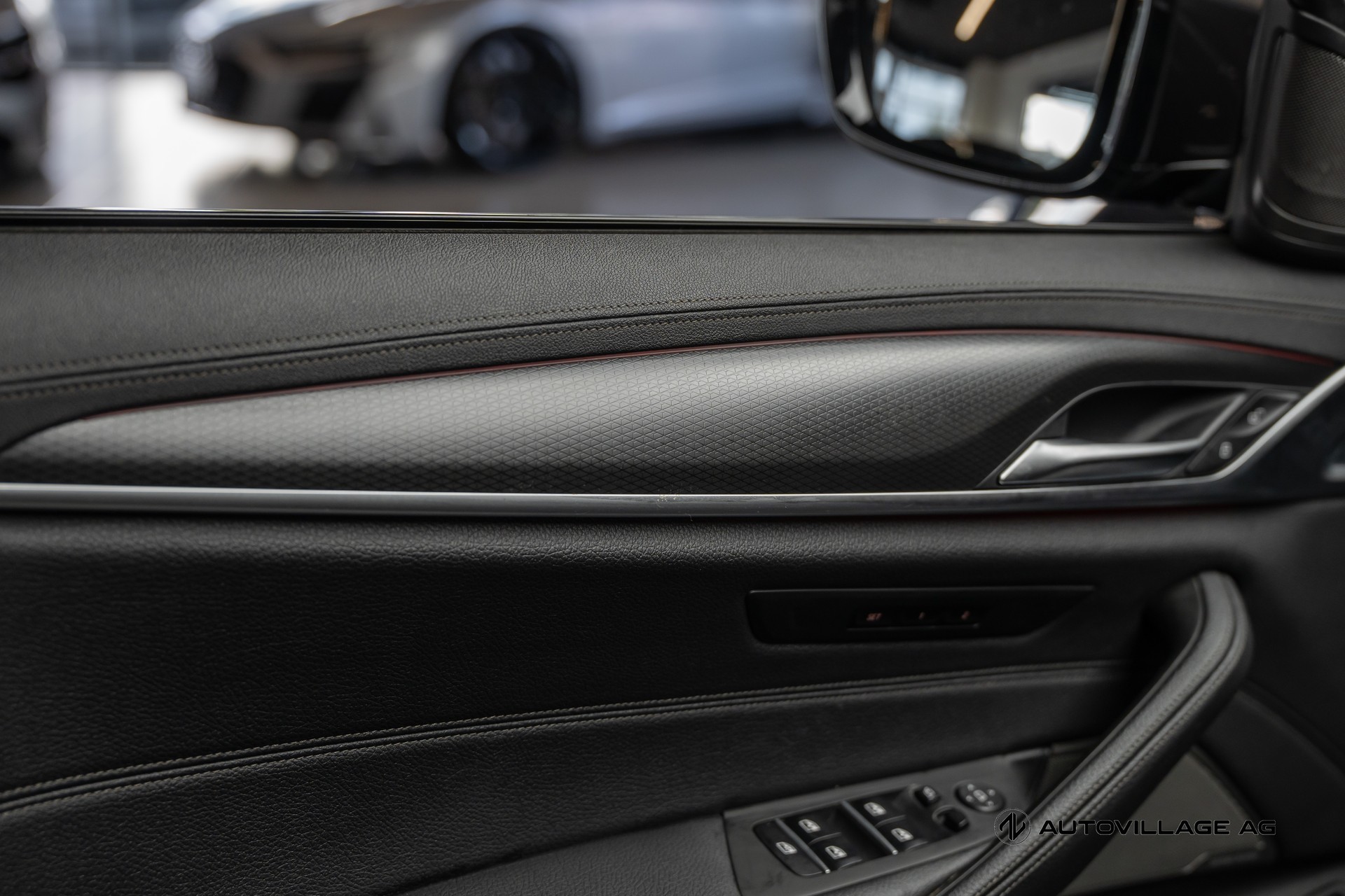 BMW 545e xDrive Pure M Sport Steptronic-image-16