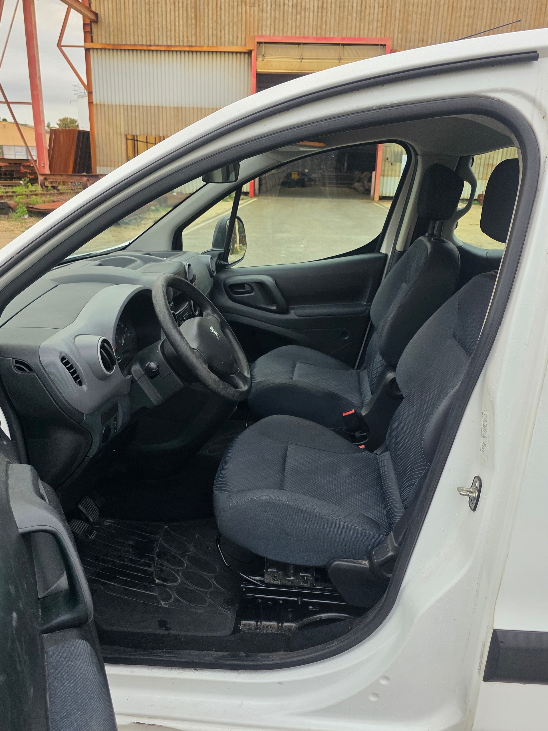 PEUGEOT Partner 1.6 Trendy-image-6